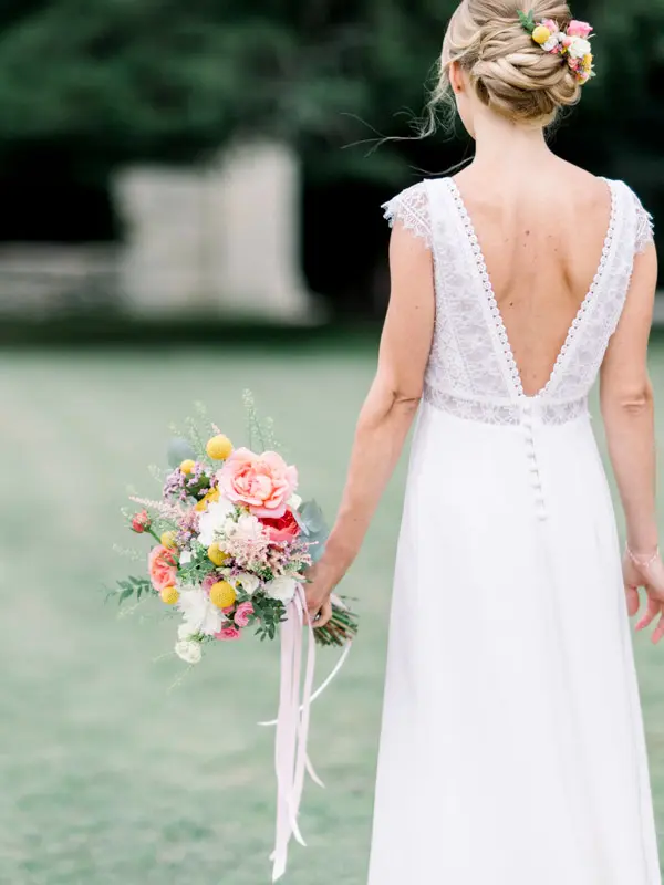 bouquet avec mariée de dos