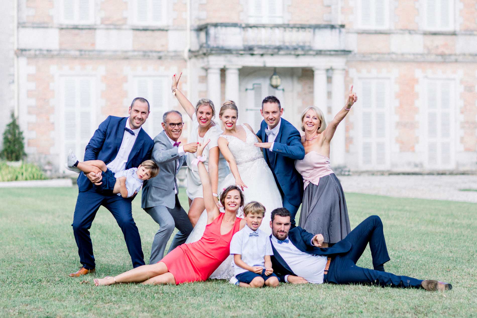 photo de groupe mariage chateau de cuzac