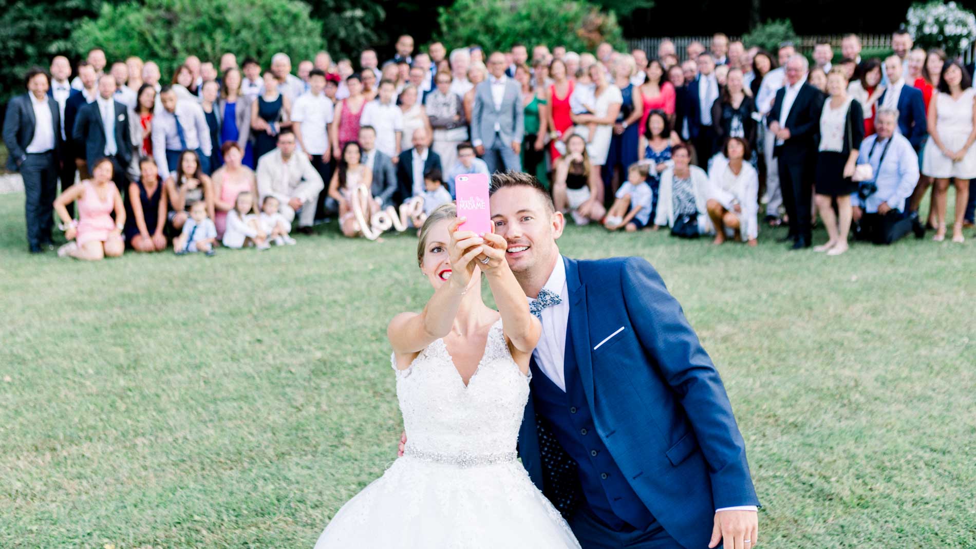 photo de groupe mariage chateau de cuzac