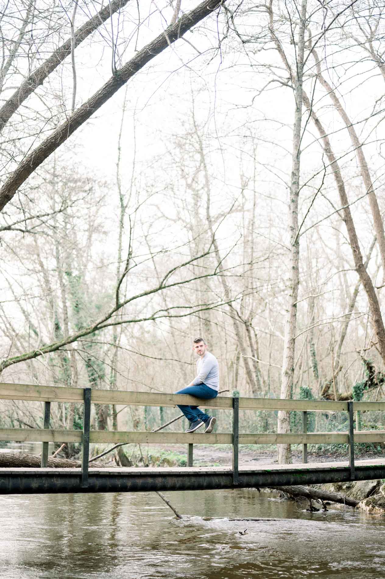 homme sur un pont