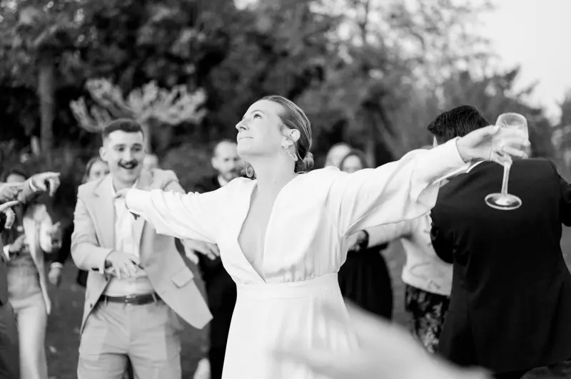 mariée danse mariage extérieur